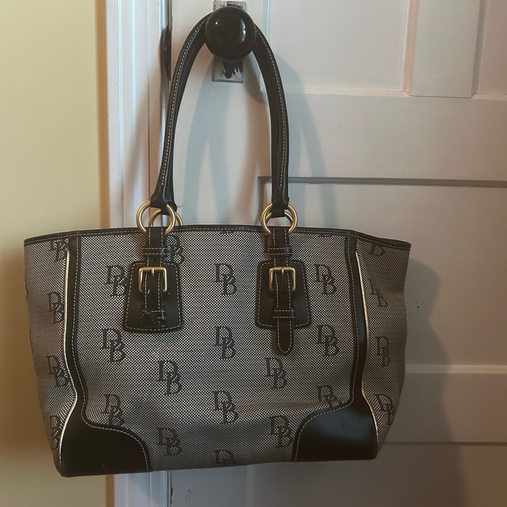 Dooney and Bourke tote